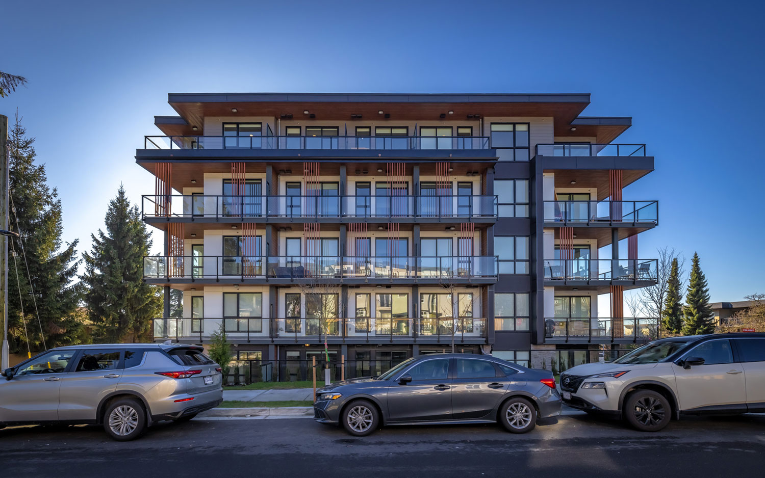2024_0061---2590-Lonsdale-Avenue-(Exterior)-8